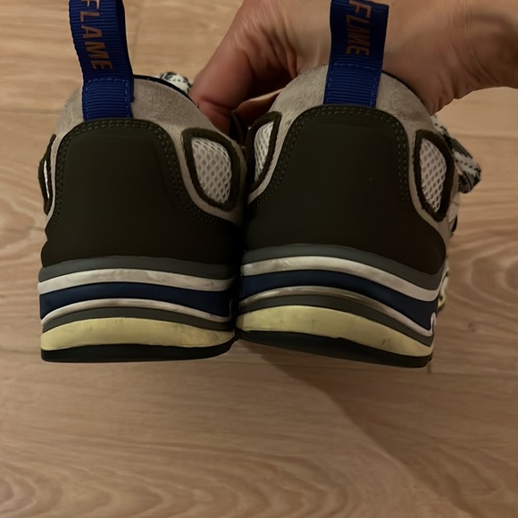 Flame sneakers - Picture 2 of 5